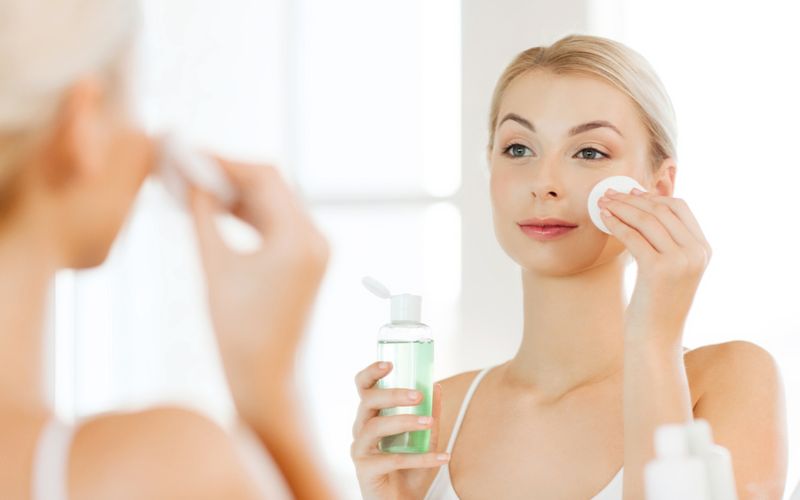 Quy trình cấp ẩm sâu giúp da không bị khô ráp khi làm việc trong môi trường máy lạnh