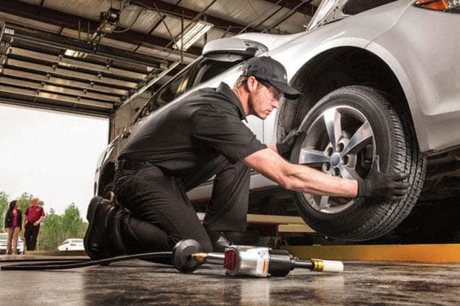 Gara thay lốp: Vì sao hóa đơn cuối cao hơn báo giá ban đầu