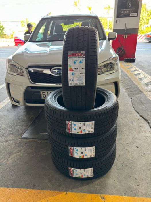 Xử Lý Nổ Lốp Ô Tô Khẩn Cấp: Chọn Trung Tâm Dịch Vụ Lốp Uy Tín