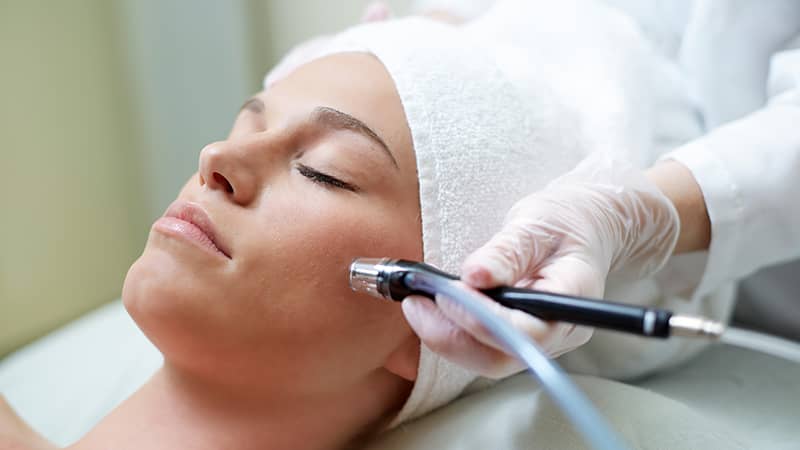 Vitamin C sau laser: Hướng dẫn an toàn cho da sau treatment