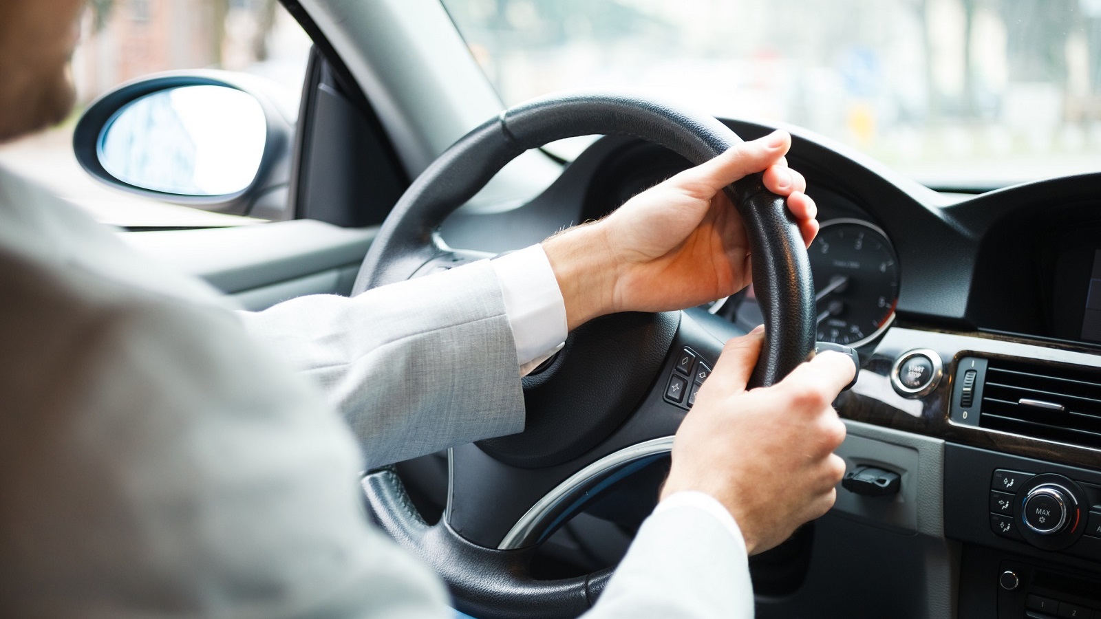 Xe drift sau khi rẽ: Dấu hiệu cần cân chỉnh thước lái