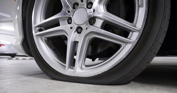 Keo Chống Xịt Lốp Bền Bao Lâu? 5 Dấu Hiệu Lốp Báo Động