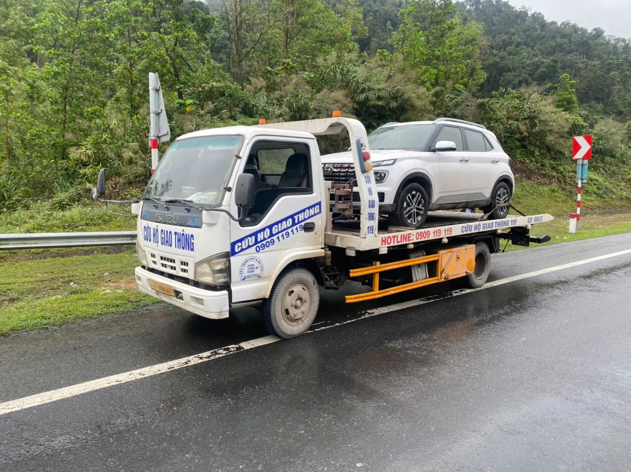 Cách xử lý sự cố nổ lốp khi chạy cao tốc an toàn