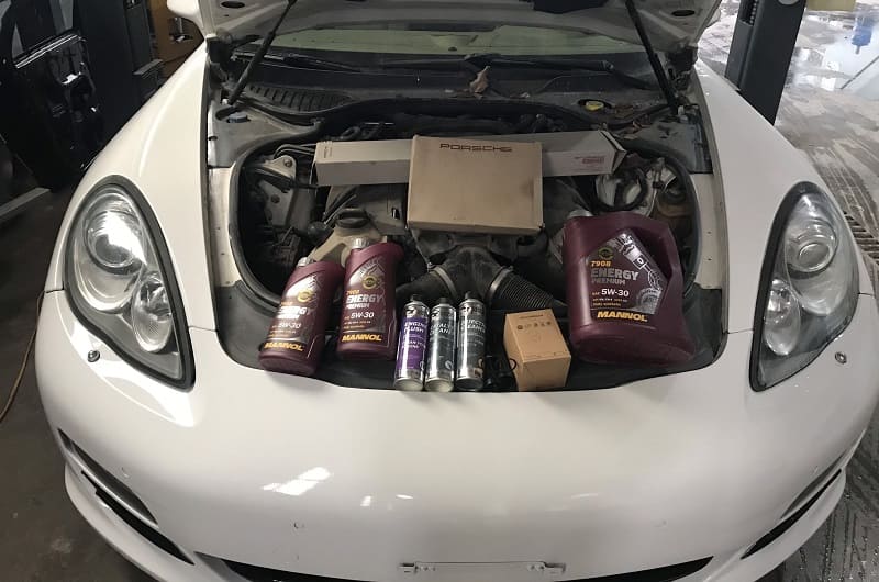 Thay dầu máy và 6 hạng mục khác khi xe đạt 5.000 km