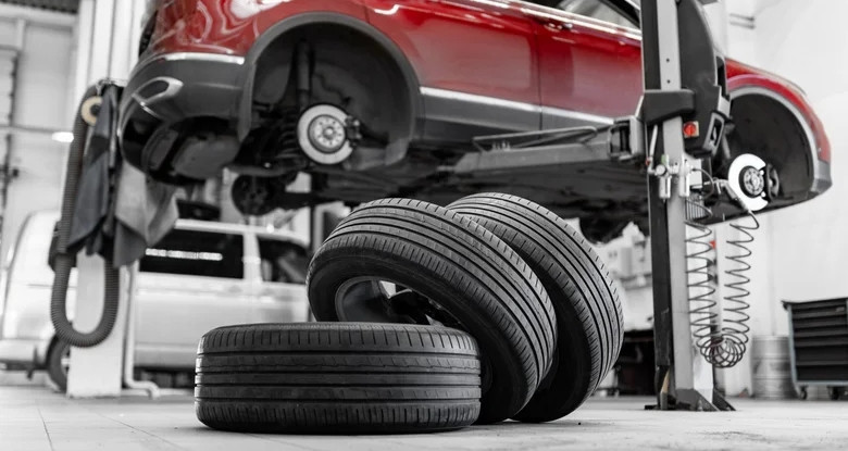 Xe dịch vụ giữa bão chi phí: Cắt giảm tiền lốp sao cho đúng
