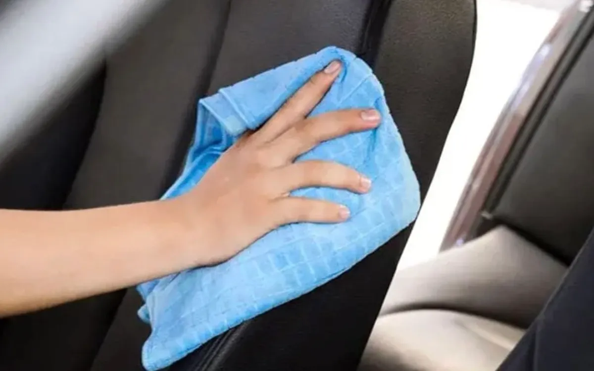 Sai thứ tự chăm sóc ghế da ô tô: cách kéo dài tuổi thọ da