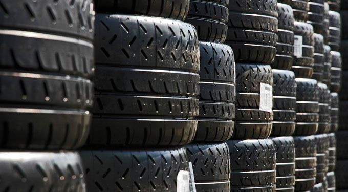 Lốp Cũ Nguy Hiểm: 3 Cạm Bẫy 'Chết Người' Chủ Xe Cần Tránh
