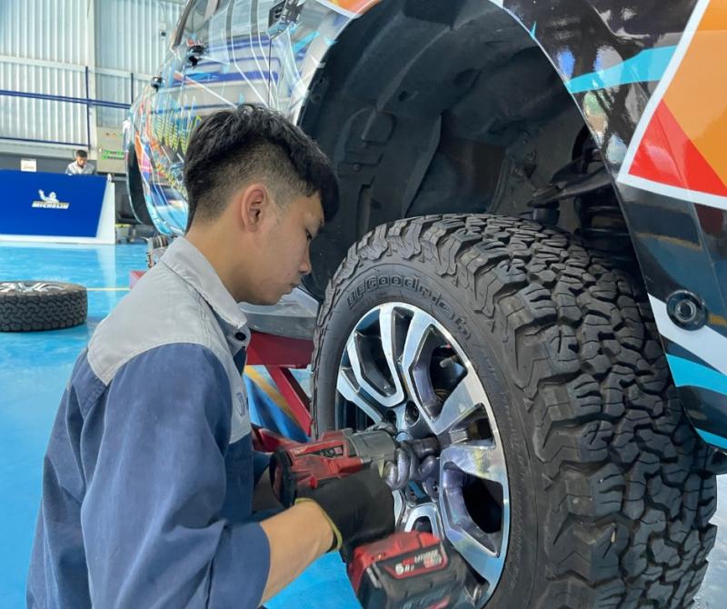 Vô lăng rung, lốp ồn trên cao tốc: Khi nào cần đến gara