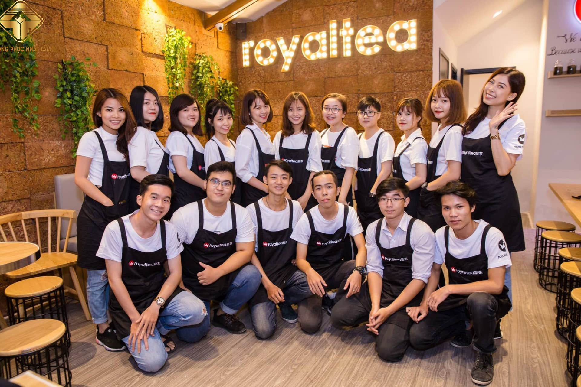 Đồng phục nhân viên: Công cụ gắn kết văn hóa quán cafe