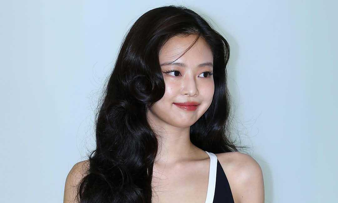 Bí Quyết Da Căng Bóng: Triết Lý Skincare "Skin First"