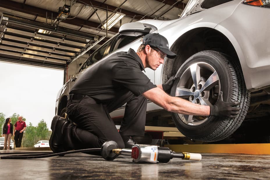 Nhiều chủ xe sang mặc định rằng chỉ lốp ngoại nhập mới đáp ứng tiêu chuẩn an toàn cao