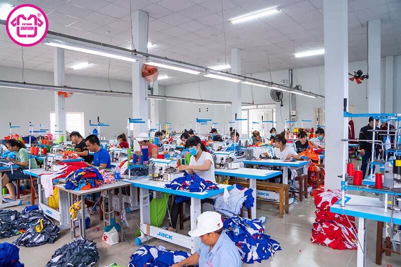 Thời Gian Sản Xuất Đồng Phục: Các Yếu Tố Quyết Định