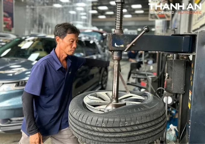 Lốp xe dịch vụ: Khoản đầu tư chiến lược chứ không chỉ chi phí