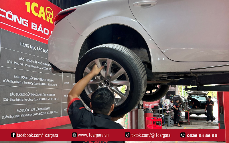 Gara thay lốp xe gia đình: Tránh vẽ bệnh và báo giá mập mờ