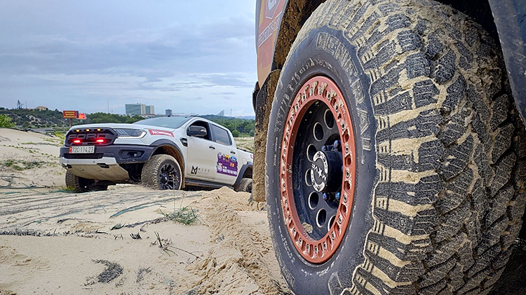 Lốp AT chạy phố: Cái giá phải trả khi dùng 50% offroad