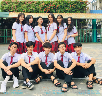 Xu Hướng Đồng Phục Học Sinh 2024: Bản Sắc & Hiện Đại