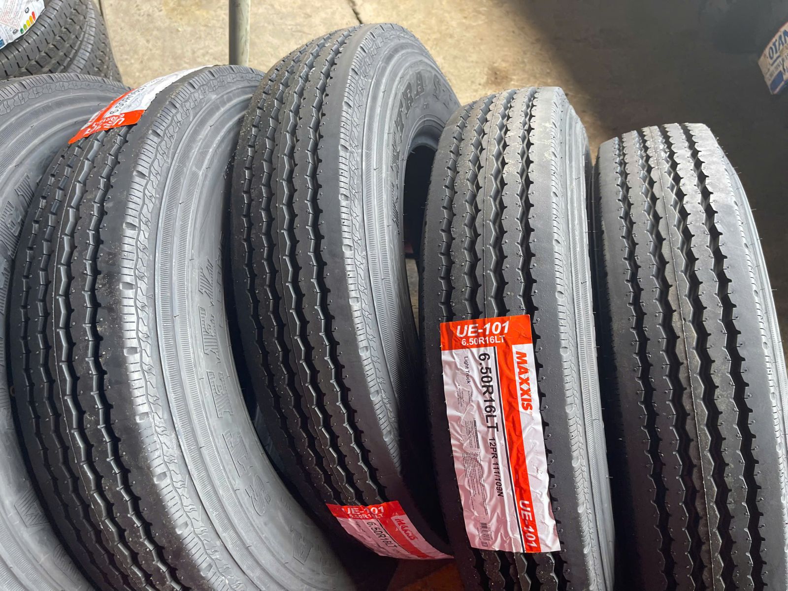 Lốp ngoại có phải lựa chọn duy nhất để an toàn?