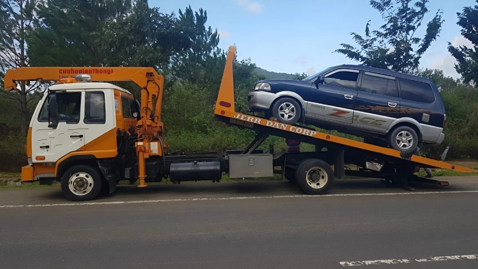 Dịch vụ cứu hộ lốp xe Lốp Quốc Dân: Hướng dẫn liên hệ và cam kết hỗ trợ nhanh