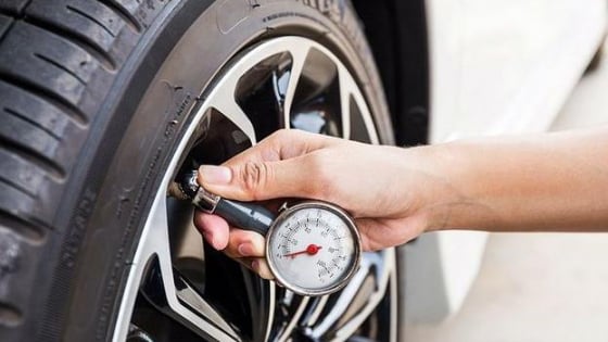 Kiểm tra áp suất lốp khi xe không có TPMS: Quy trình chuẩn