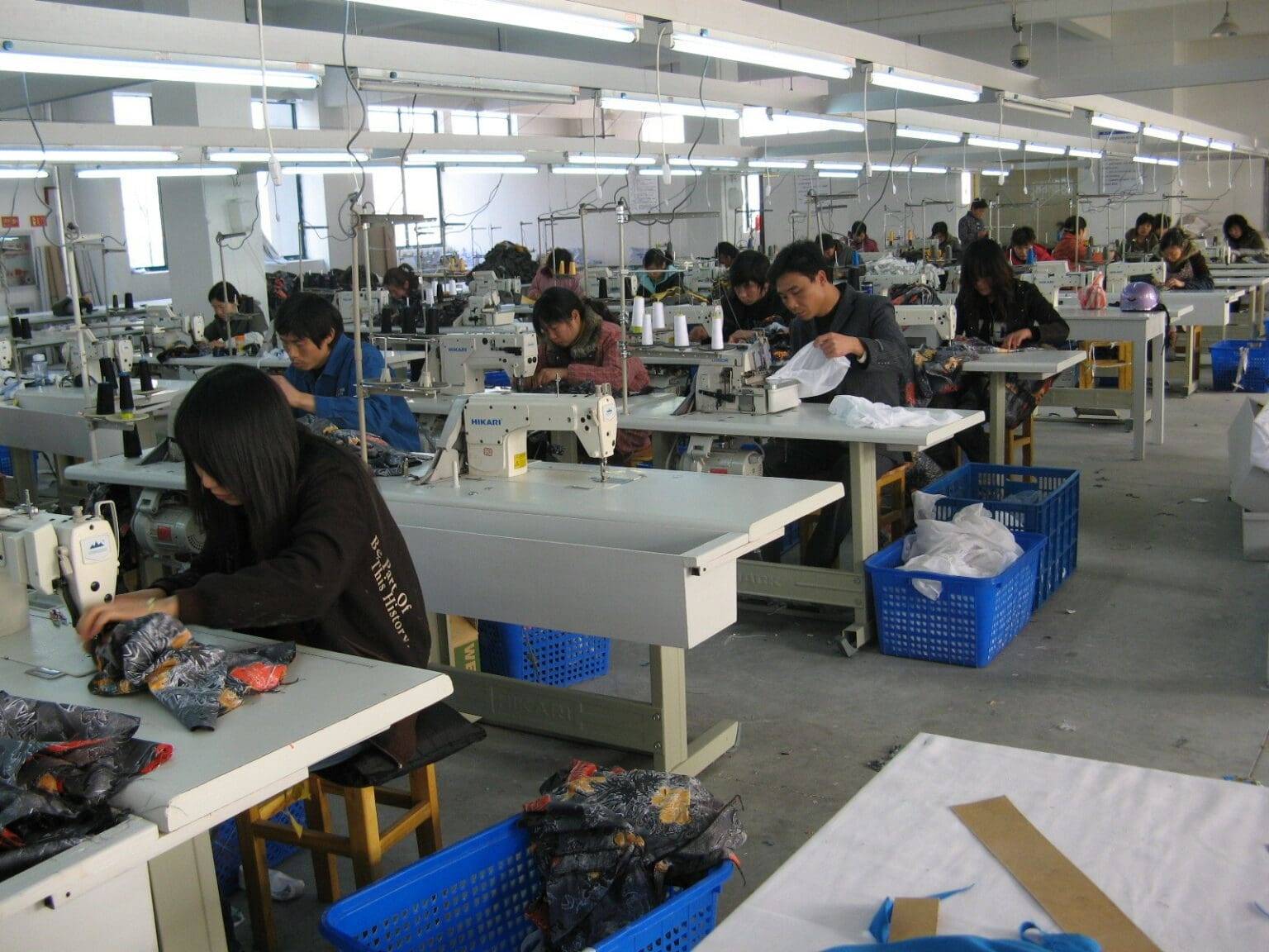 Hợp đồng may đồng phục: 7 điều khoản bảo vệ doanh nghiệp