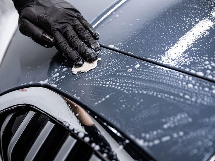 Các bước rửa xe ô tô sai cách khiến chủ xe trầy xước sơn