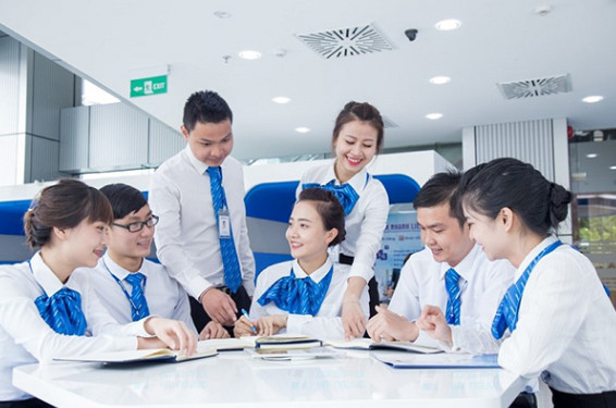 Đồng phục trễ hàng tuần, bung chỉ ngày đầu: Tránh xưởng nào?