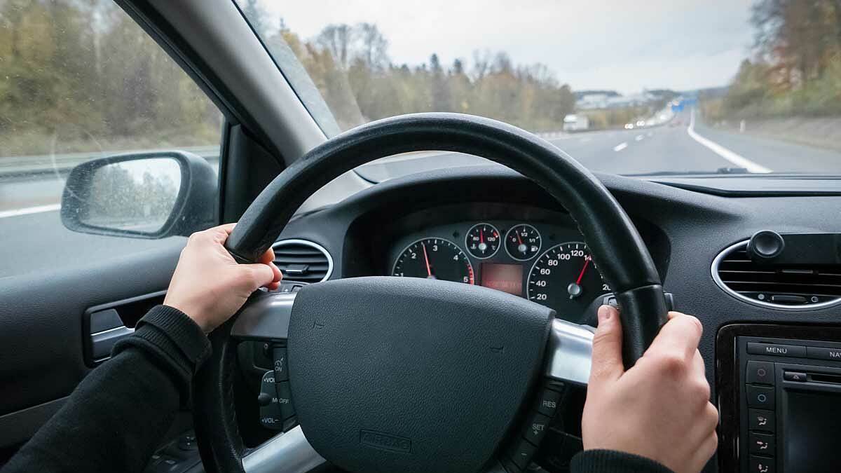 Cân chỉnh góc đặt bánh khi vô lăng lệch khi chạy thẳng