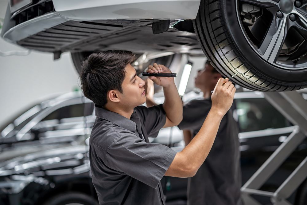 Bảo dưỡng lốp và thước lái: Bí quyết tự kiểm tra tại nhà cho tài xế Việt