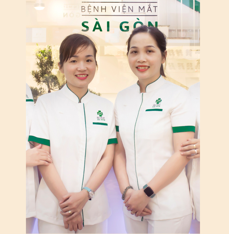 In hay thêu logo lên đồng phục y tế: Lựa chọn nào tối ưu?