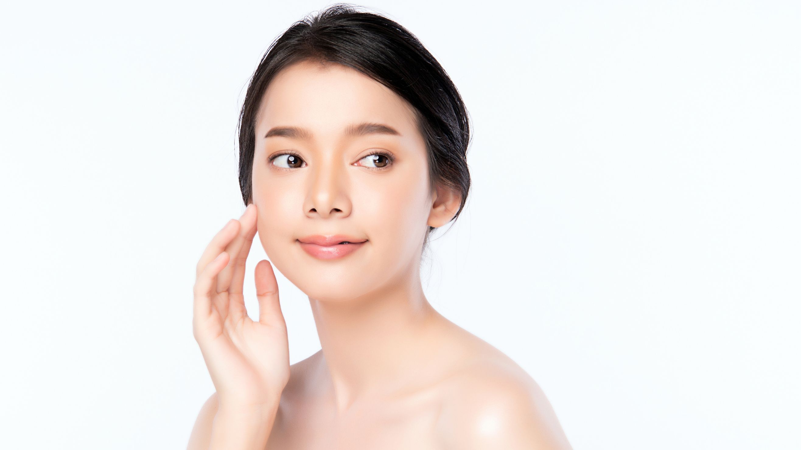 Giải Mã Vẻ Đẹp Chuẩn Hàn: Kỹ Thuật Massage Da Căng Bóng